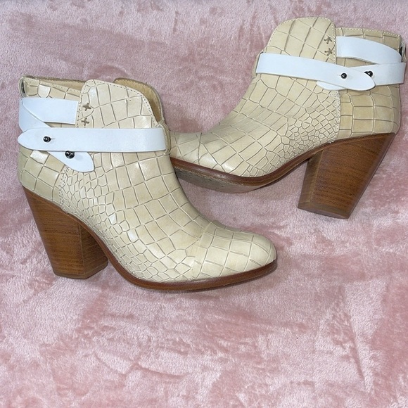 Rag & Bone Harrow Booties in Ivory Snakeskin Sz. 38.5 / 8.5US - Picture 7 of 16